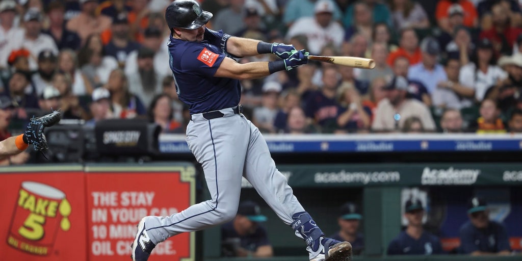 Cal Raleigh breaks Ken Griffey Jr.'s Mariners single-season home run record